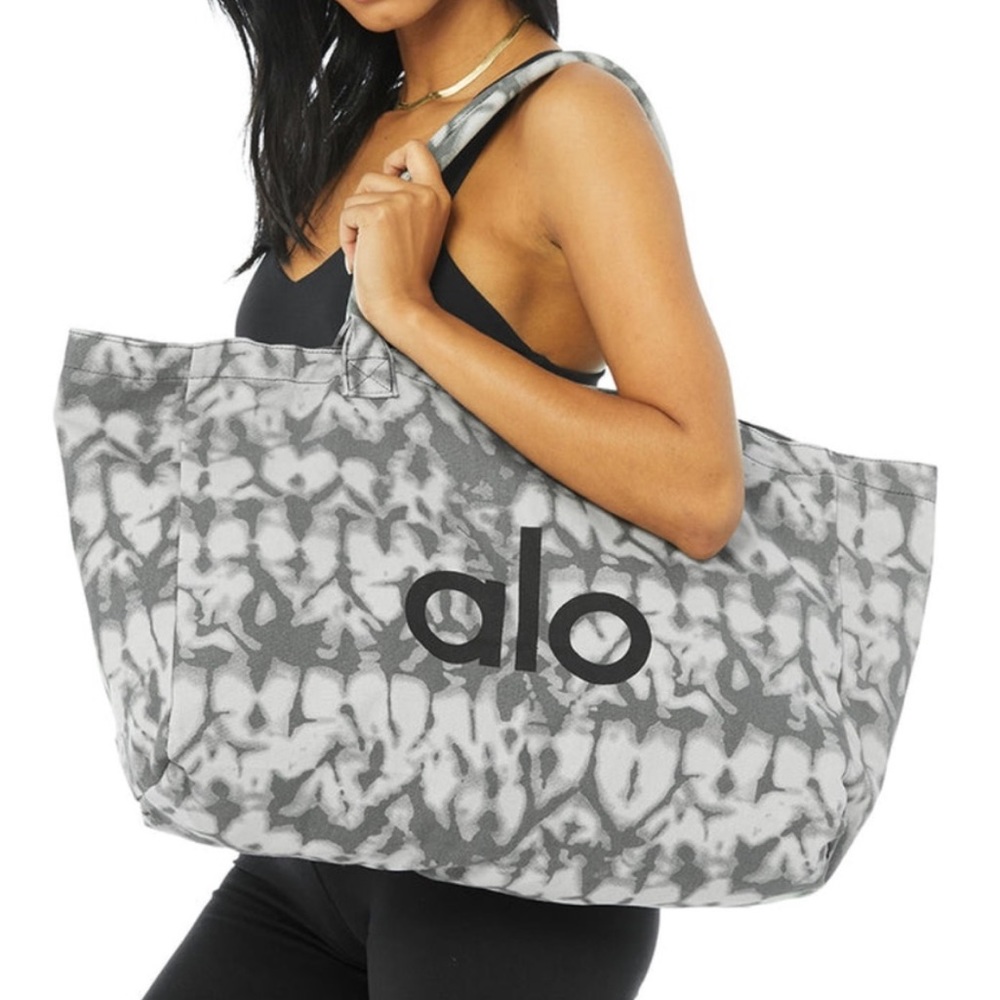 Alo || Tote